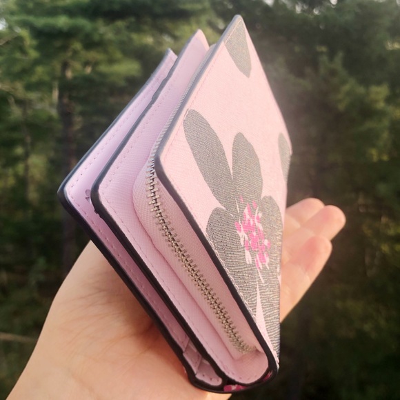 Gabysbags💞👜-NWT Kate Spade Floral Bifold Wallet - Picture 3 of 8